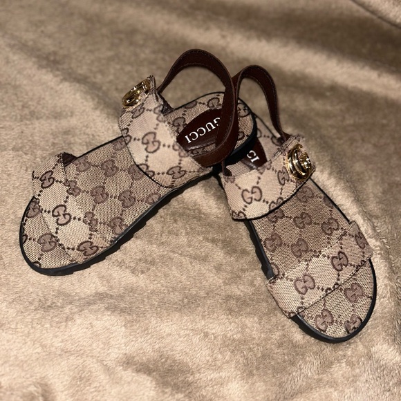 Gucci sandal for Girls(kids) size 2 - Picture 7 of 7